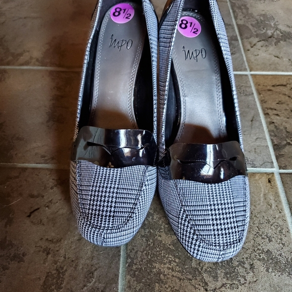 Shoes - Picture 1 of 3